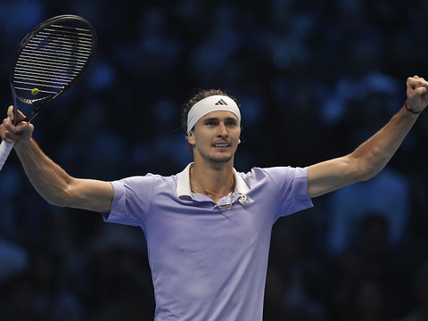 Zverev en patron en demi-finales, Alcaraz éliminé