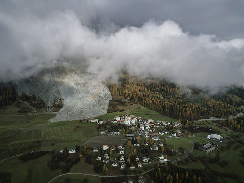 Les évacuations avancent comme prévu à Brienz (GR)