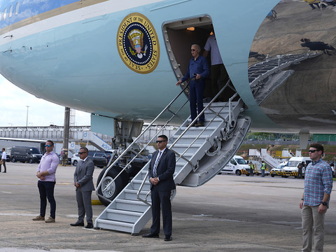 Joe Biden arrive à Manaus pour une visite historique en Amazonie