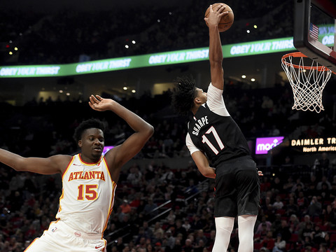 Clint Capela et Kyshawn George battus