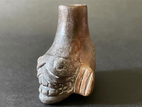 Un sifflet aztèque rituel au son terrifiant
