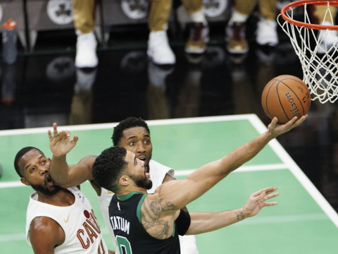 Boston met fin à la série de Cleveland
