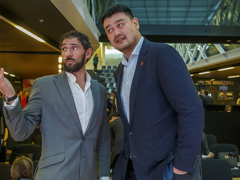 Yao Ming incite à 