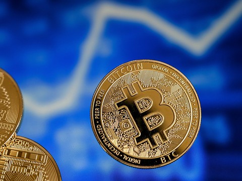 Le bitcoin tout proche des 100'000 dollars