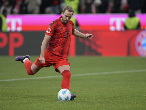 Harry Kane crucifie Augsbourg