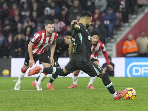 Premier League: huit points d'avance pour Liverpool