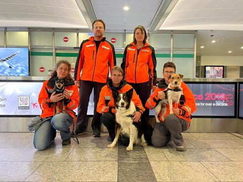 Inondations: l'équipe de chiens de recherche rentre d'Espagne