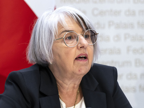 Les femmes pas en sécurité en Suisse, rappelle E. Baume-Schneider