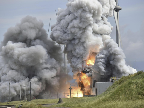 Japon: incendie sur un site de test de lancement de fusées