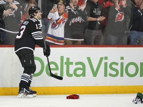 Hischier fait plier les Predators de Josi avec un triplé