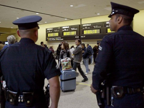 Los Angeles: un voyageur arrêté avec un pyjama imbibé de drogue