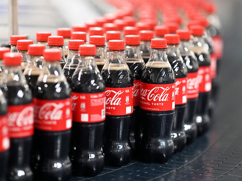 Coca-Cola accusé d'écoblanchiment en France pendant les JO