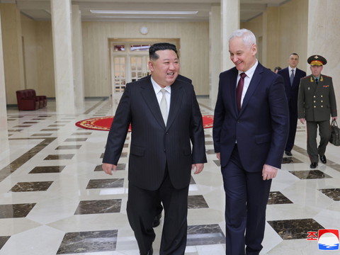 Kim Jong Un et Moscou veulent renforcer leurs liens militaires