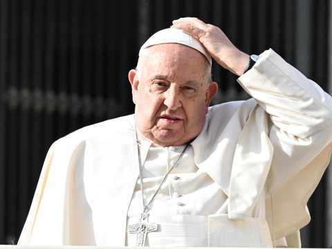 Le pape s'oppose à l'aide à mourir devant des élus français