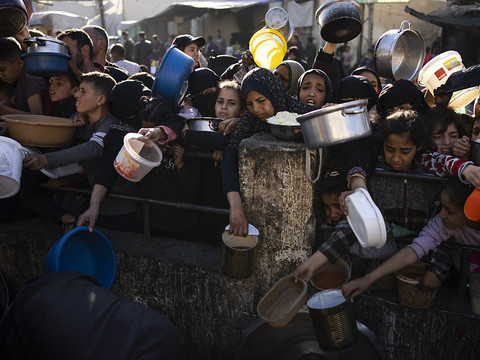 L'Unrwa suspend la livraison d'aide par un point de passage clé