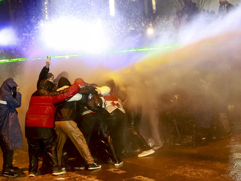 Géorgie: dizaines de milliers de manifestants pro UE