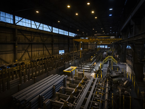 L'industrie déchante, les services résistent en novembre (PMI)