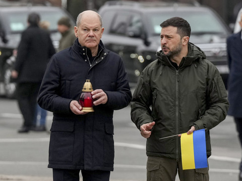 Scholz promet de l'aide, pourparlers avec Moscou en toile de fond