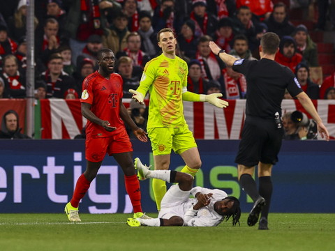 Un premier rouge à l'encontre de Manuel Neuer
