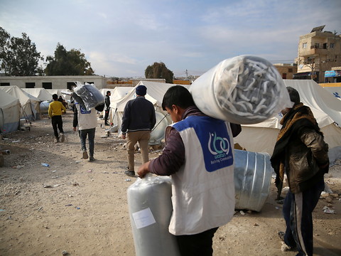 Les rebelles encerclent quasi-totalement une ville-clé de Syrie