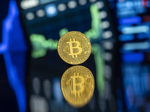 Le bitcoin franchit pour la barre des 100'000 dollars