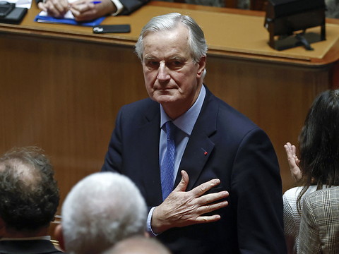 Après la censure du gouvernement, Macron consulte