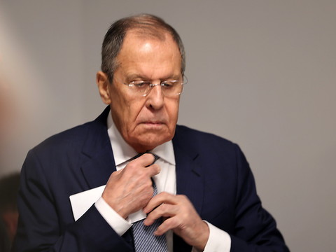 Les chefs des diplomaties russe et ukrainienne s'affrontent à Malte
