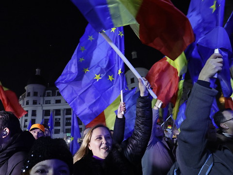Manifestation pour la candidate pro-européenne en Roumanie