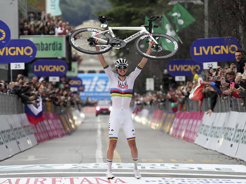 Tadej Pogacar remporte le Vélo d'or 2024