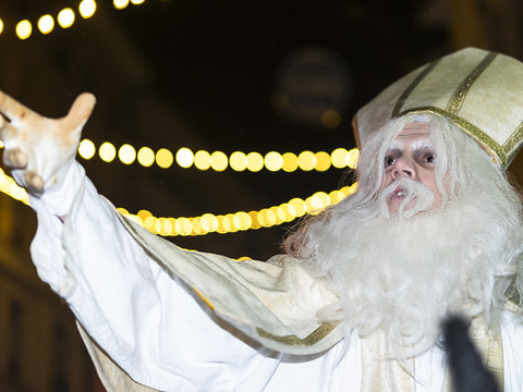Du monde pour le cortège de Saint Nicolas à Fribourg
