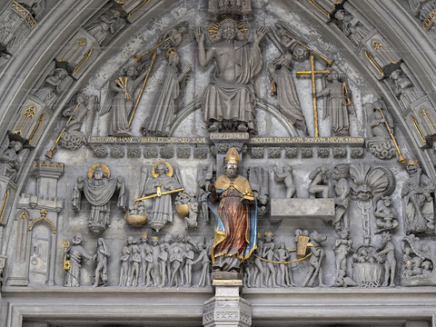 Le Saint Nicolas de la cathédrale de Fribourg a perdu sa crosse