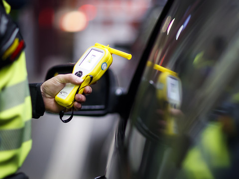 Neuf accidents mortels liés à l'alcool sur 10 causés par des hommes en Suisse