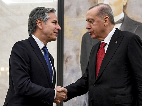 Blinken, en Turquie, insiste sur la protection des civils syriens