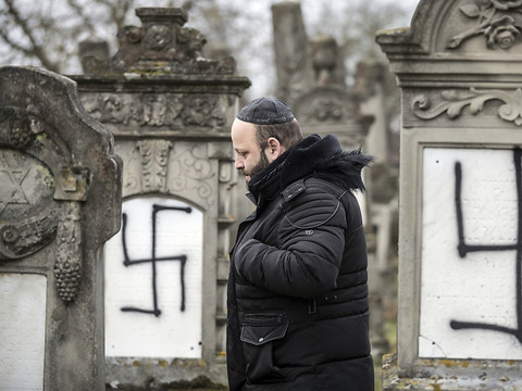 Les symboles nazis devraient être interdits en Suisse