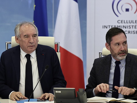 Mayotte durement frappé par le cyclone Chido, au moins deux morts