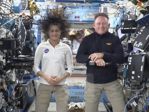 Le retour des deux astronautes coincés dans l'ISS encore reporté