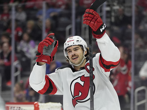 Les Devils enchaînent un troisième succès