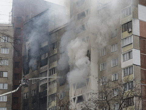 Frappes de missiles croisées: six morts en Russie et un à Kiev