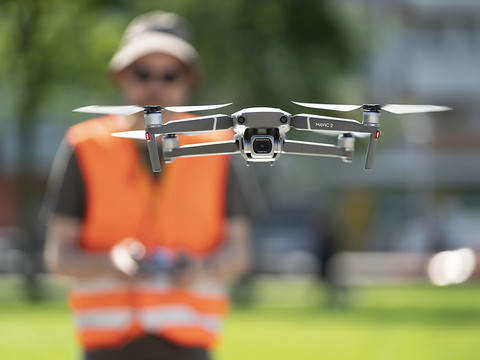 La Confédération veut réglementer l'espace aérien pour les drones