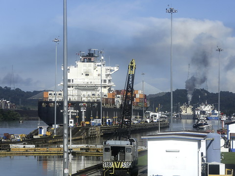 Trump menace de reprendre le contrôle du canal de Panama