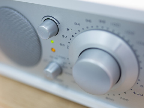 La SSR renonce à la radio FM, pas les radios régionales romandes