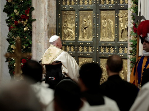 Le pape célèbre Noël et lance le Jubilé 2025, 