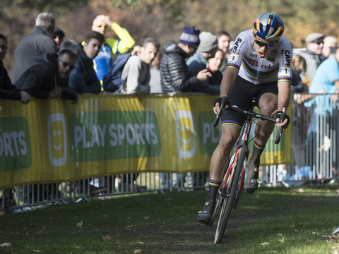Van Aert fera sa rentrée vendredi, face à Van der Poel