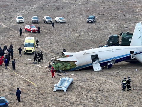 Un avion d'Azerbaijan Airlines s'écrase au Kazakhstan, 38 morts
