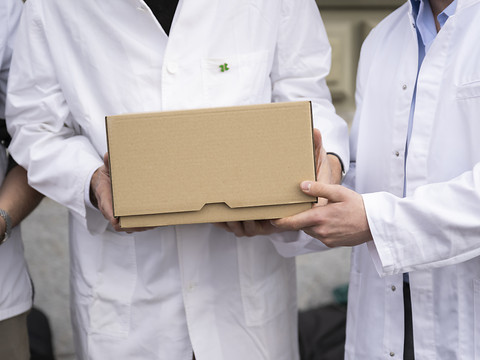 Initiative sur l'approvisionnement: milliers de faux paraphes