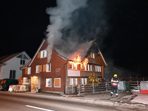 Maison en feu à Degersheim: les habitants évacuent à temps