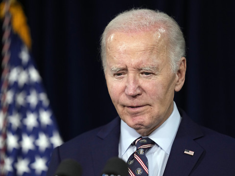 Biden, sur le départ: aide militaire massive à l'Ukraine
