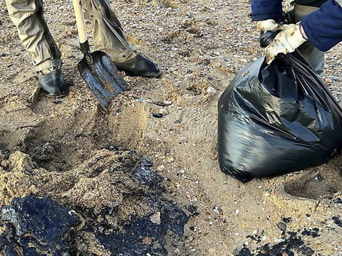La marée noire en Russie et Crimée continue de s'étendre