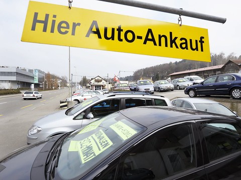 Repli des ventes de voitures neuves en Suisse en 2024