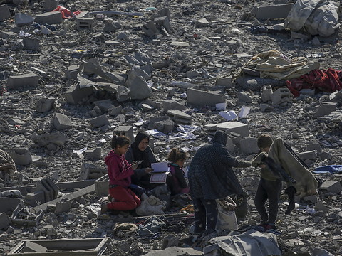 Gaza: 16 morts selon les secours, Israël affirme être encore visé